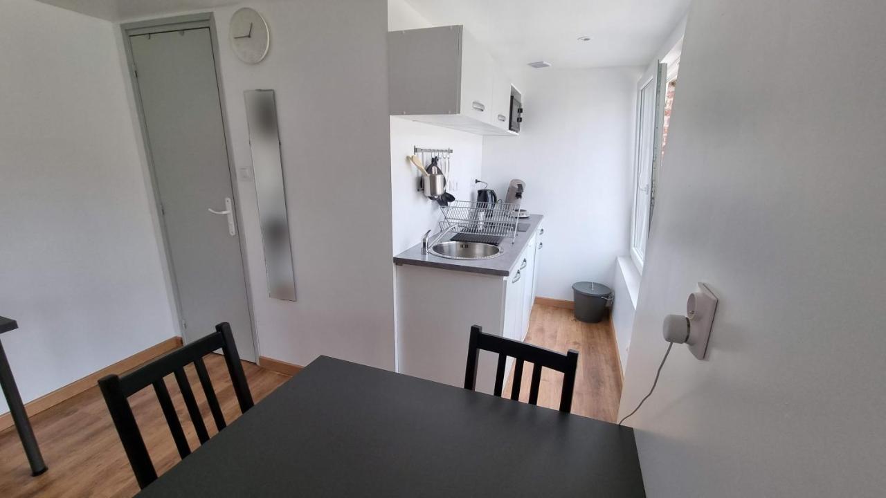 Studio En Rez-De-Chaussee - Le Petit Chateau Avesnois - Tv - Wifi - Logement Entier Avesnes-sur-Helpe Exteriör bild
