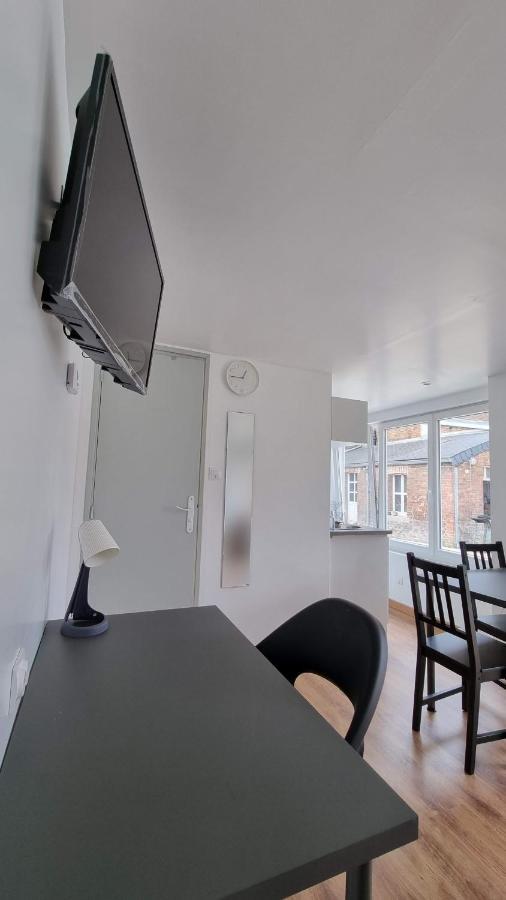 Studio En Rez-De-Chaussee - Le Petit Chateau Avesnois - Tv - Wifi - Logement Entier Avesnes-sur-Helpe Exteriör bild