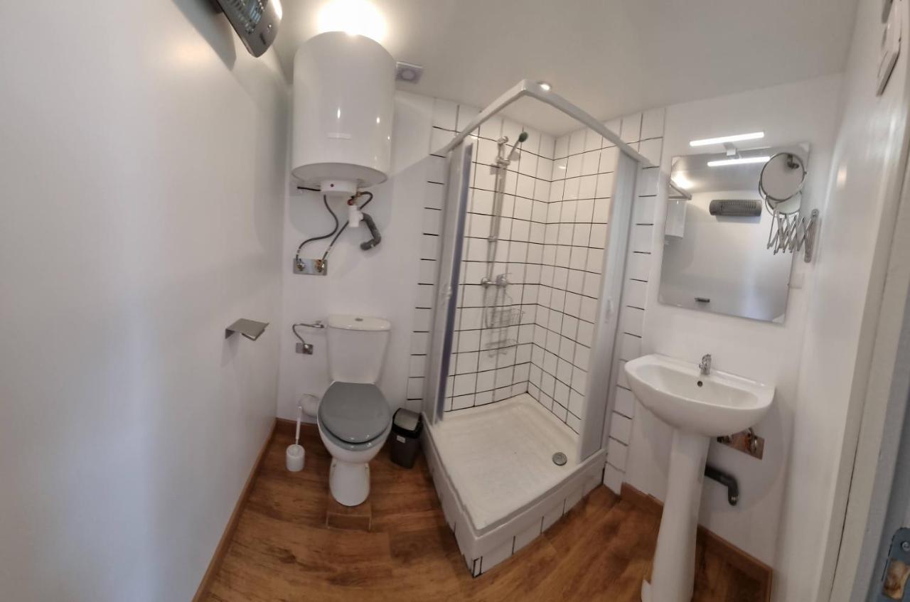 Studio En Rez-De-Chaussee - Le Petit Chateau Avesnois - Tv - Wifi - Logement Entier Avesnes-sur-Helpe Exteriör bild